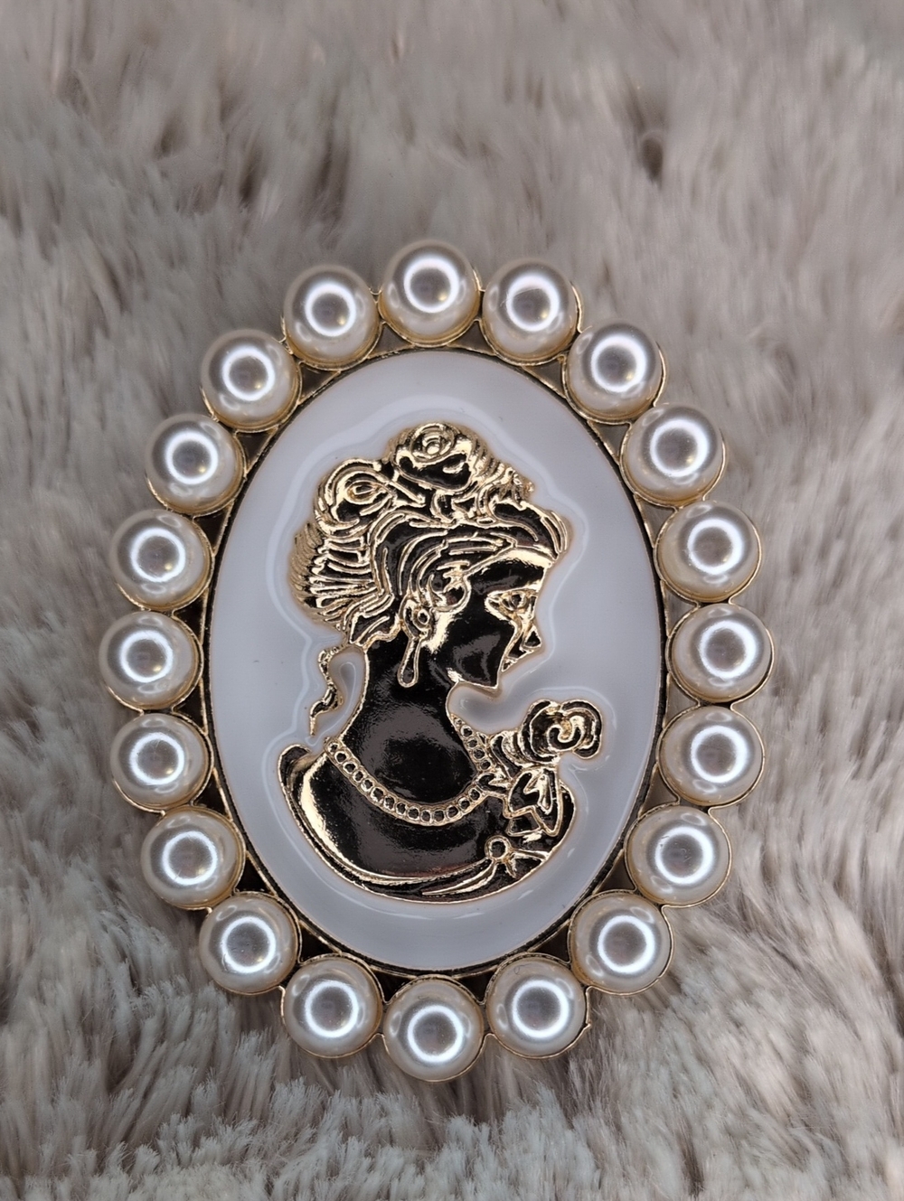 Victorian Style Gold Tone Cameo Brooch Pin Faux Pearl Oval White Enamel